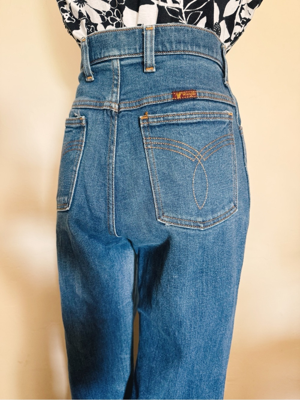 Wrangler High-Rise Straight Leg Jeans - Blue